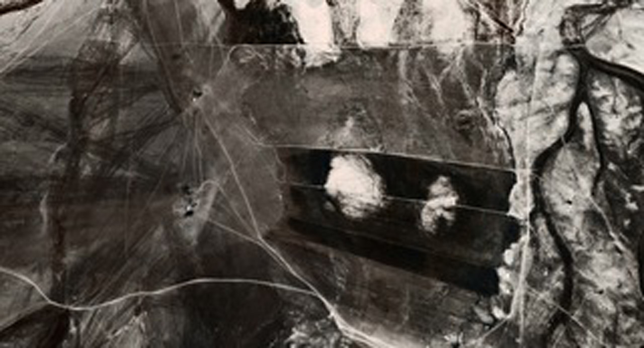 © CARINE KRECKÉ, Too Far, Too Close