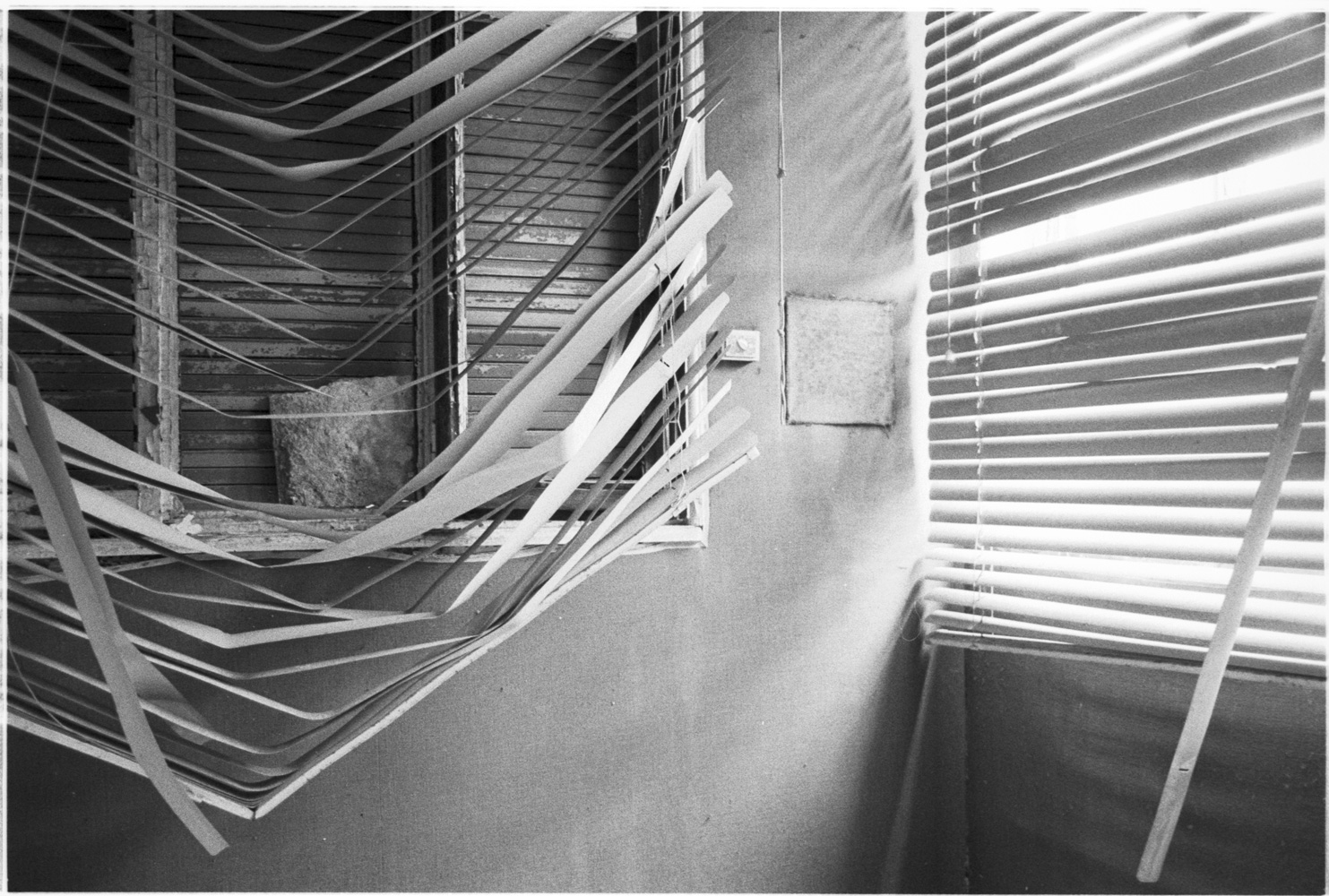 © SERGE ECKER, Murmurare